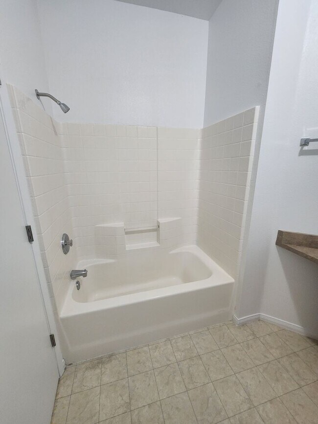Building Photo - Comfortable 1 Bed, 1 Bath Grover Beach Apartment- Water and Trash Included