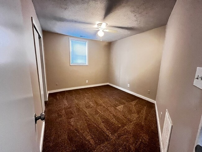 Building Photo - Charming 3 Bed and 1 Bath Home