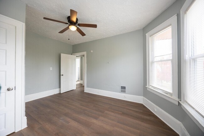 Building Photo - 2257 E 80th St