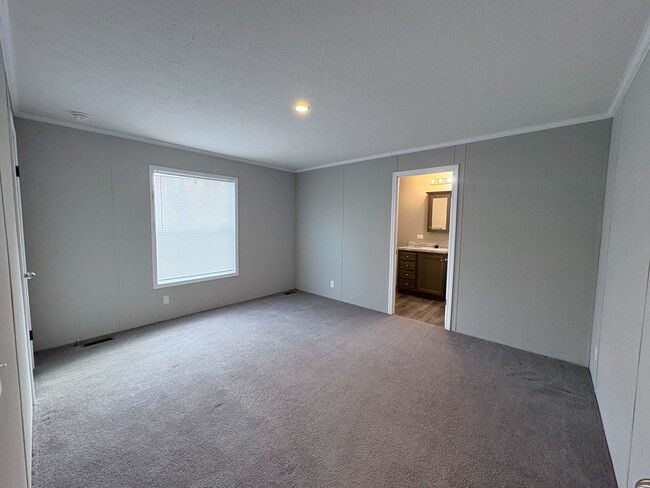 Building Photo - 10610 State Rte 762