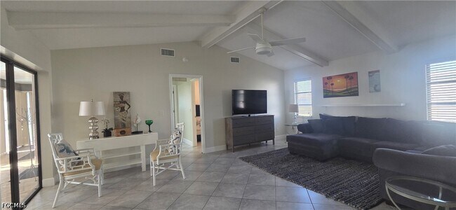 Building Photo - 534 SE 34th Terrace