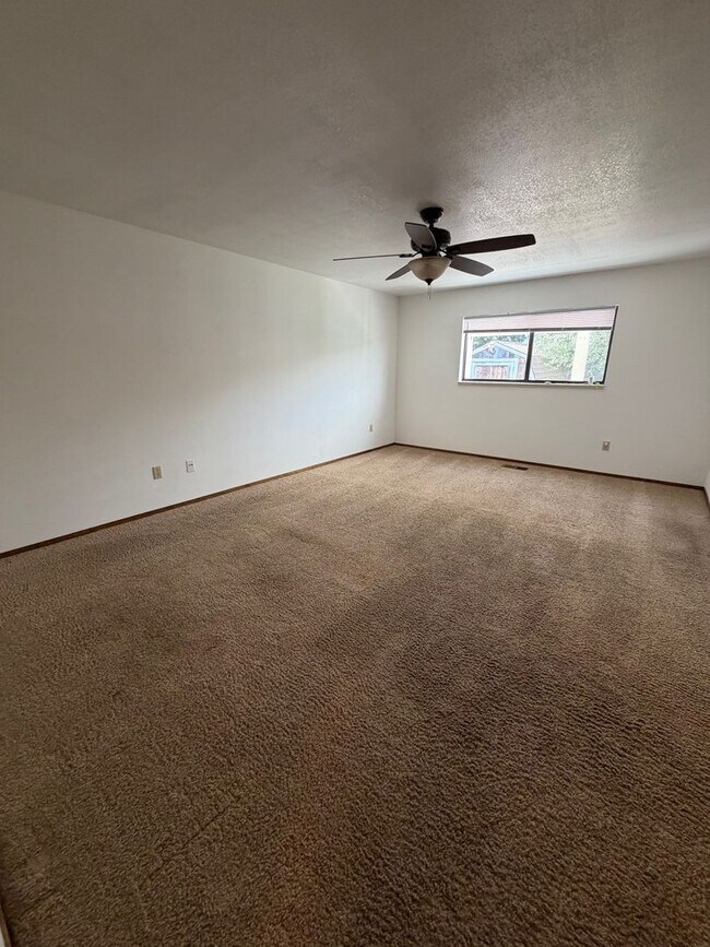 Building Photo - 2988 Pinebrook Dr