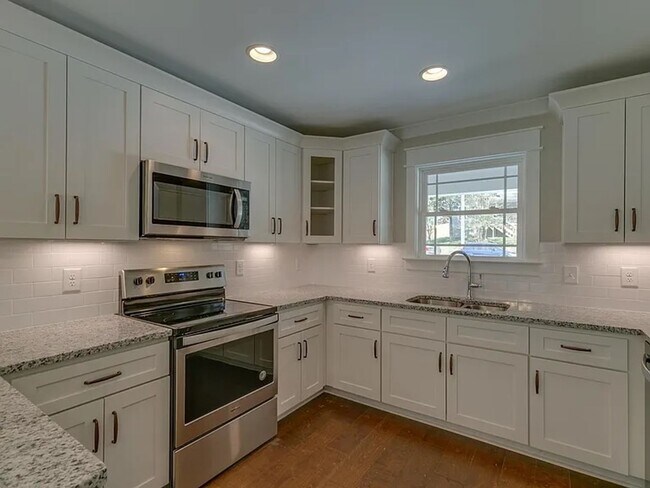 Building Photo - Updated Old Hickory 3bd Home!
