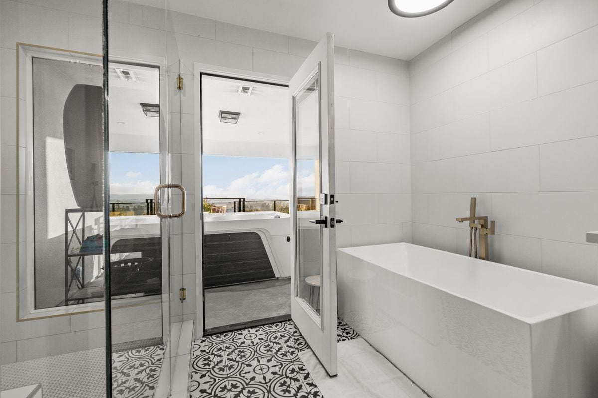 Building Photo - 2125 W California St