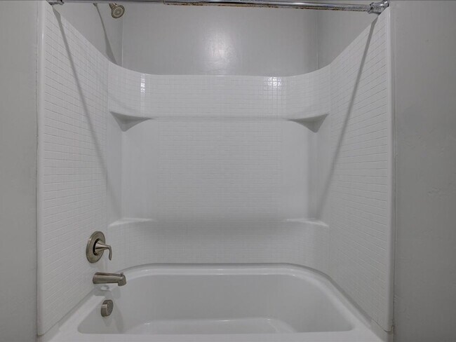Building Photo - Corona de Tucson 4 Bedroom 2 Bathroom