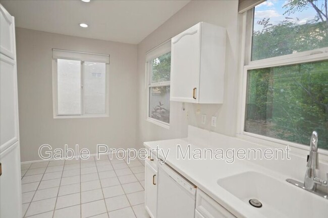 Building Photo - 27870 Crown Ct Cir