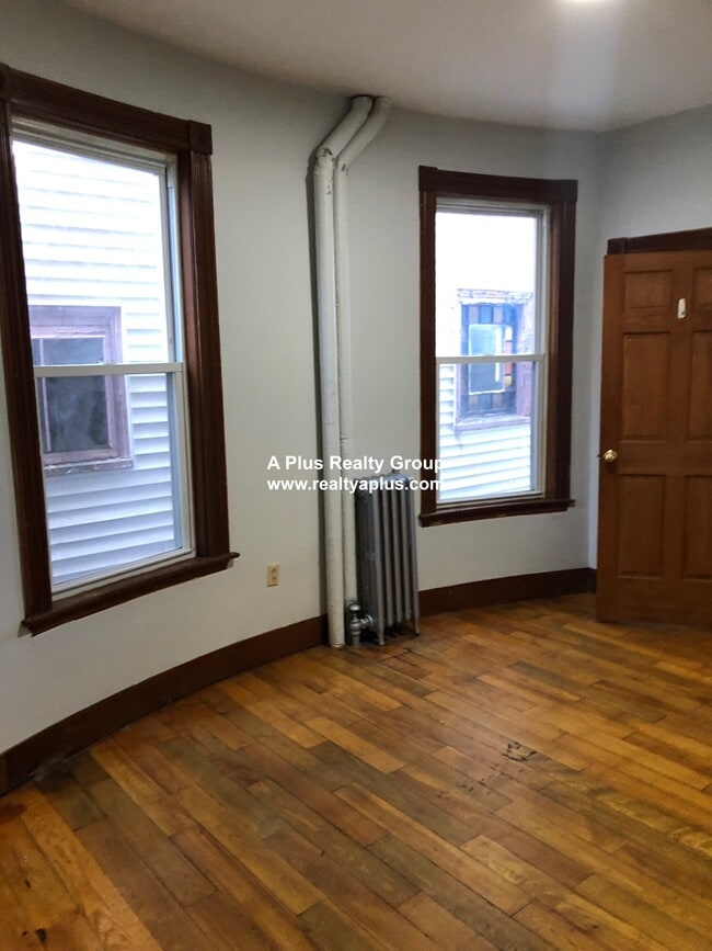 Building Photo - 334 Centre St