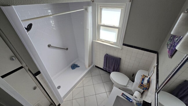 Building Photo - 231 NE 20th Ave