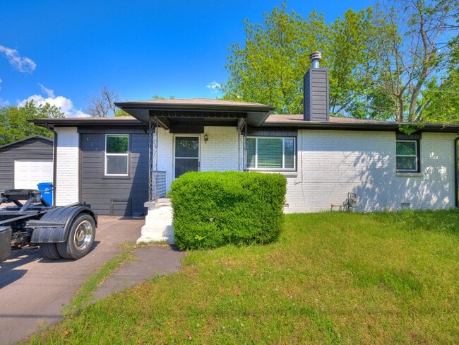 Building Photo - Great home, 4 bedrooms or 3+study, 1.5 bat...