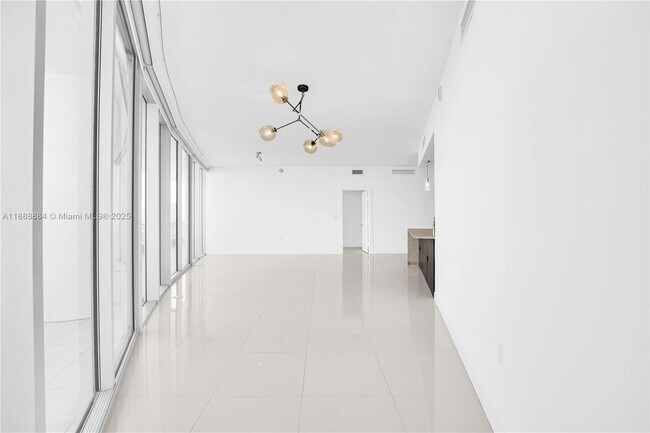 Building Photo - 900 Biscayne Blvd
