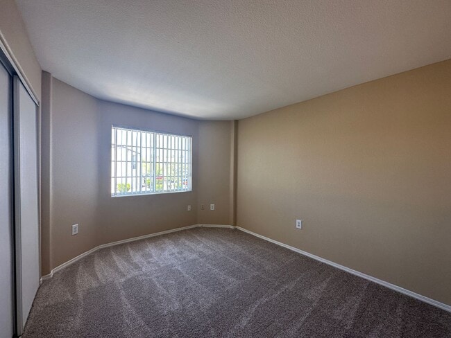 Building Photo - Adorable 3 bedroom Las Vegas Nv condo