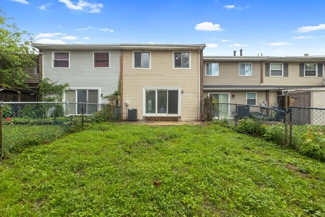 Building Photo - Unparalleled convenience and accessibility...