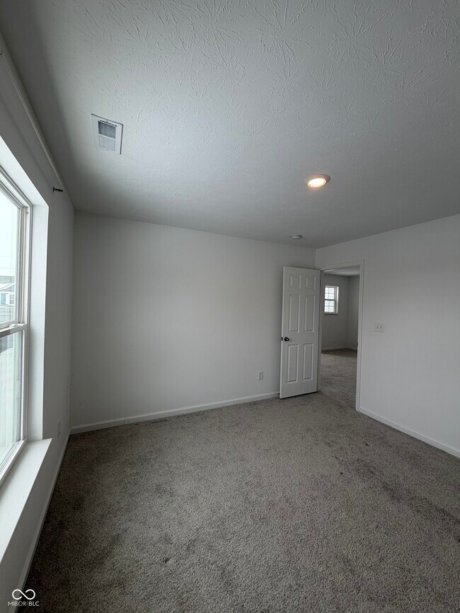 Building Photo - 1184 Lakeshore Dr