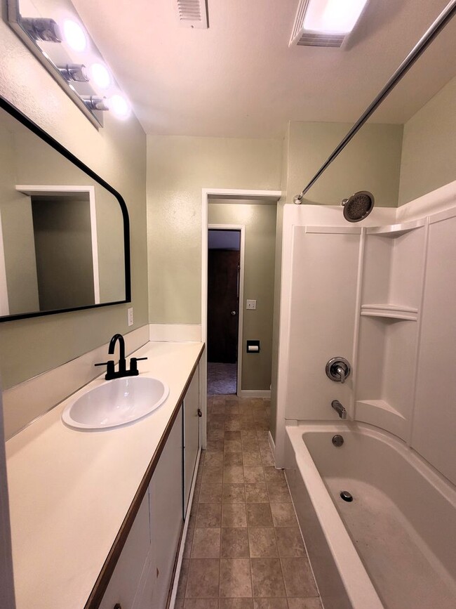 Building Photo - Cabin Style Home, 2 Bedroom - Bellingham, Toledo St