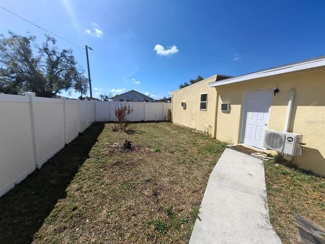 Building Photo - 1205 Ave I