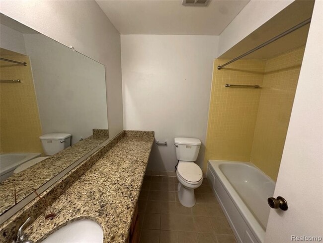 Building Photo - 628 E Fox Hills Dr