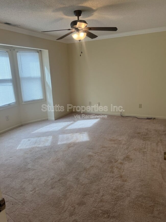 Building Photo - 253 Woodcastle Dr