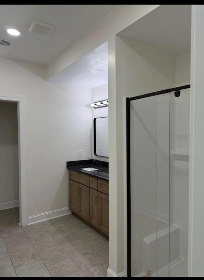 Building Photo - 2544 Eastlawn Ave