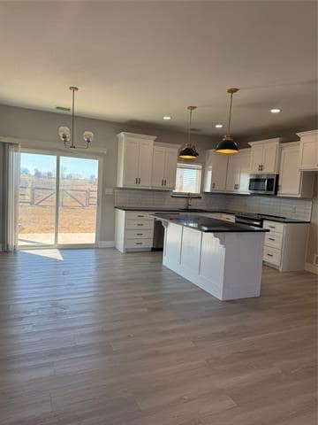 Building Photo - 142 County Rd