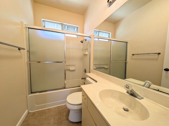 Building Photo - 347 Lagoon Cir