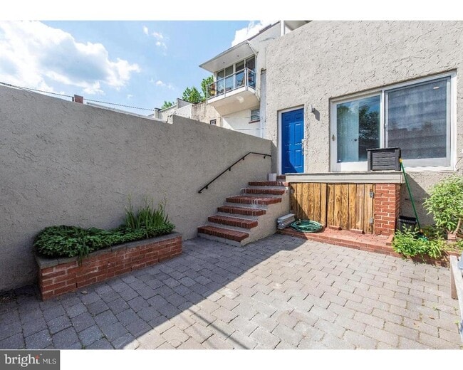Building Photo - 2322 Perot St