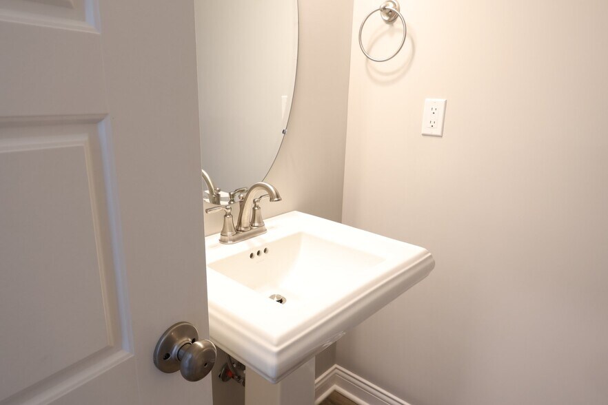 Building Photo - 3920 Dunbar Ave