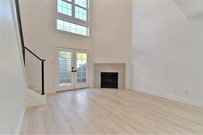 Building Photo - 2222 Hopkins St