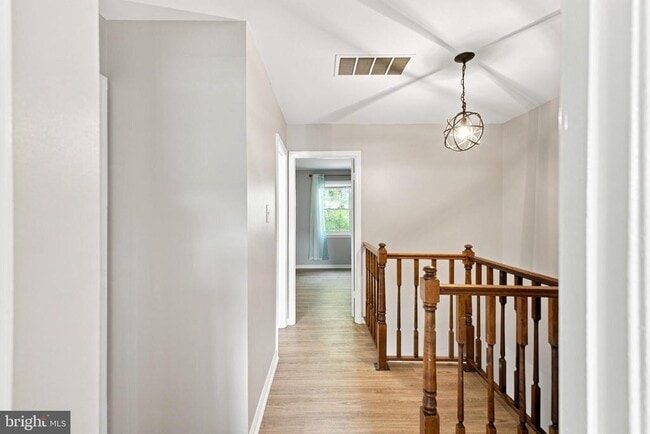 Building Photo - 8346 Stationhouse Ct
