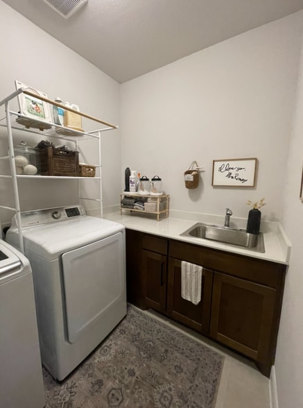 Building Photo - 531 Taylor Dr