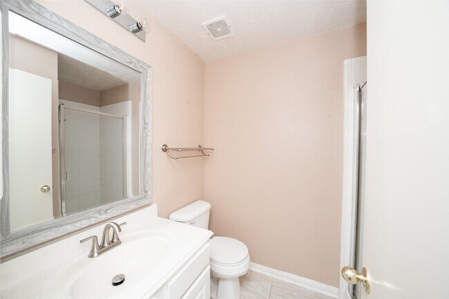 Building Photo - 8051 Bay Branch Dr