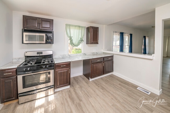 Building Photo - 213 N Main St