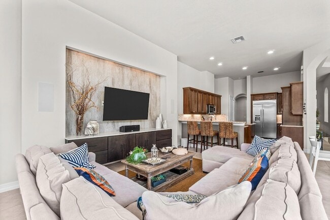 Building Photo - 114 Carmela Ct