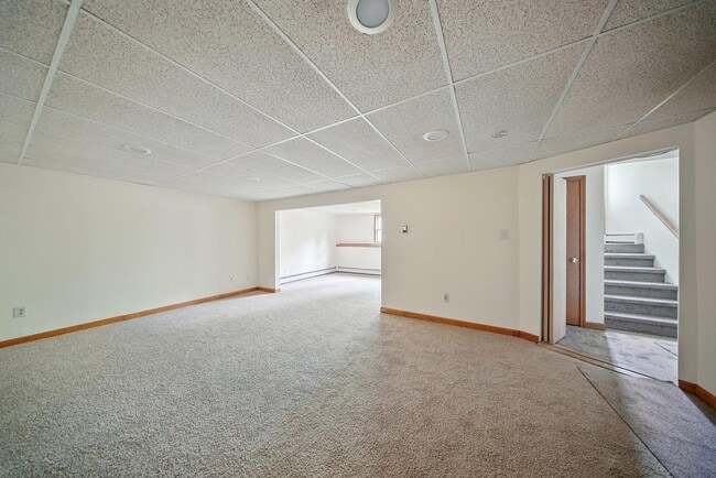 Building Photo - 501 Burlingham Rd