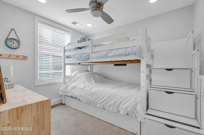 Building Photo - 101 W Cove Way