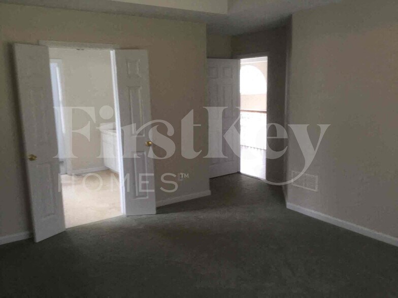 Building Photo - 4816 Clove Dr SW