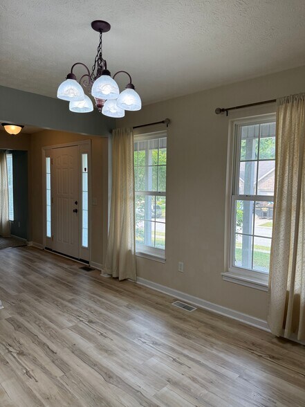 Building Photo - 4816 N Ashcroft Ln