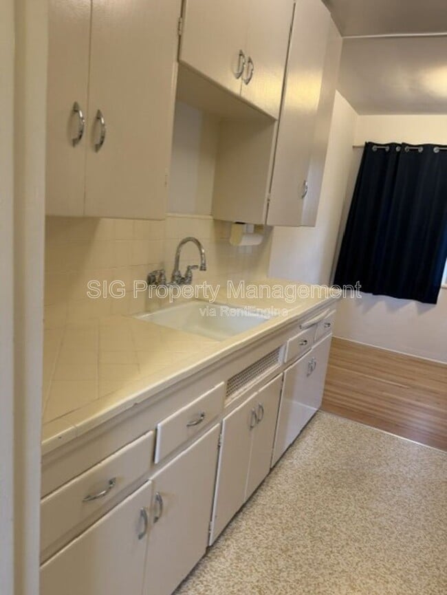 Building Photo - 2341 Florencita Dr W