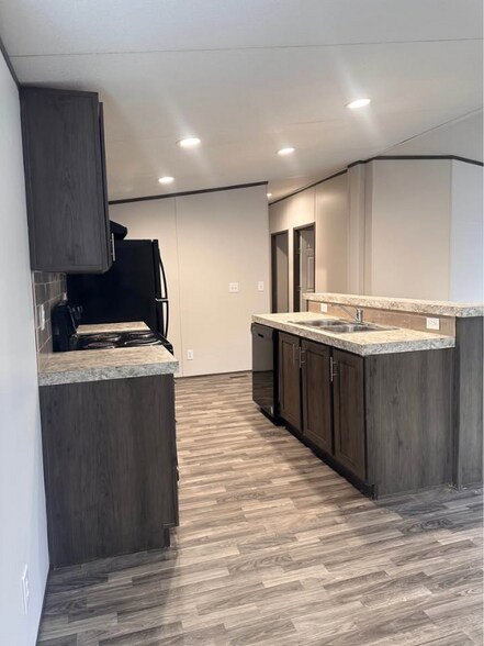 Building Photo - 3200 S Highland Park Dr