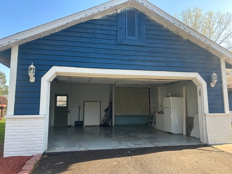 Building Photo - 6049 67th Way N