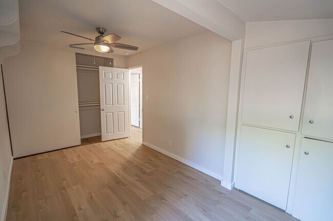 Building Photo - COMING SOON! 2 Bedroom Single Story in San...