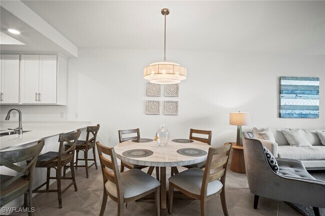 Building Photo - 15285 Grn Acrs Ave