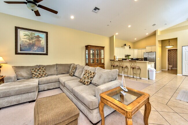 Building Photo - Queens Park - Pool home with a separate ca...