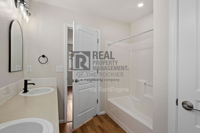 Building Photo - 1389 Finch St