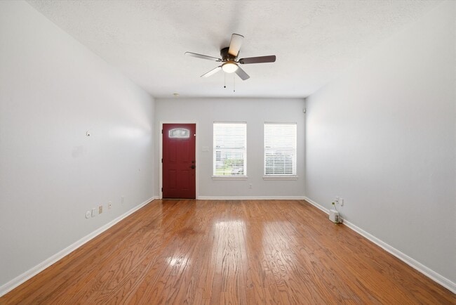 Building Photo - 218 Plaza Del Sol Park