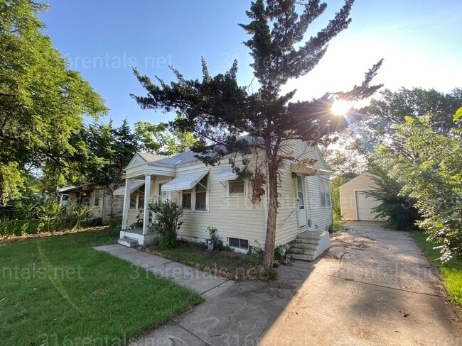 Primary Photo - $925 - 2 bedroom / 1 bathroom - Beautiful ...