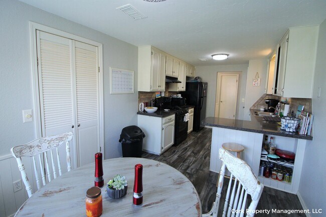 Building Photo - 1301 Del Norte Dr