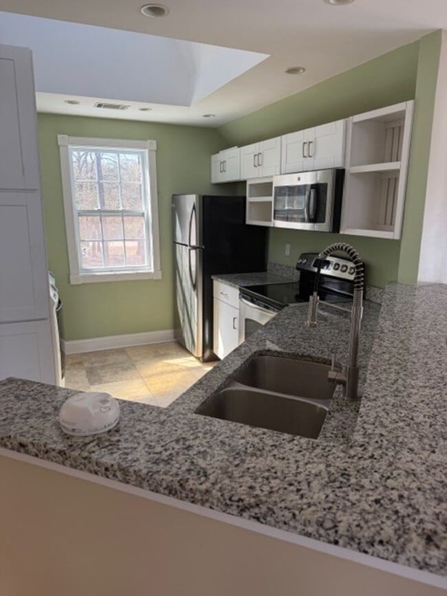 Building Photo - Welcome To Midway Farms NO HOA