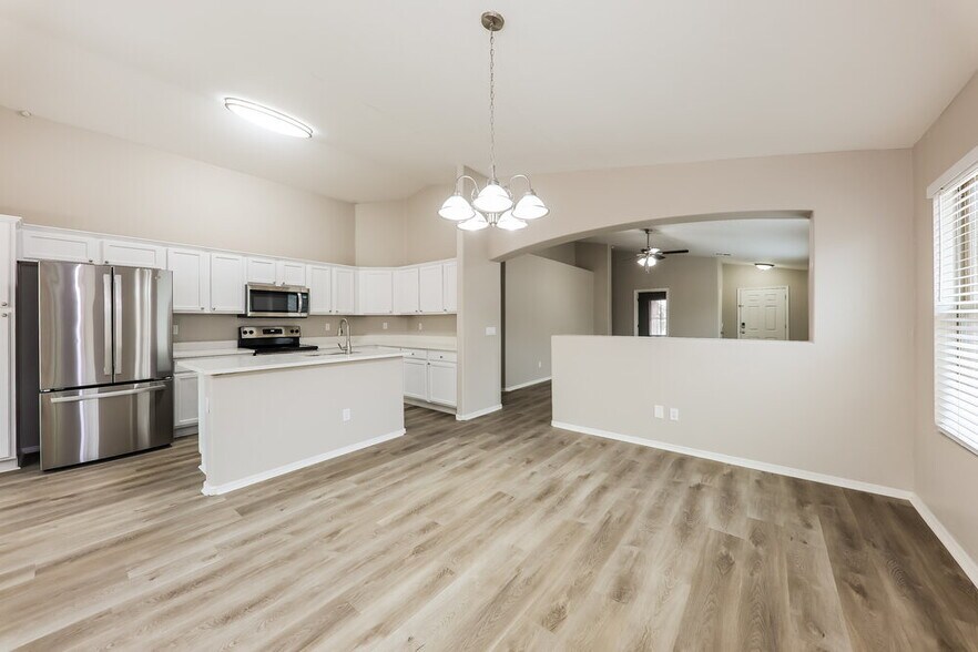 Building Photo - 15350 W Lundberg St