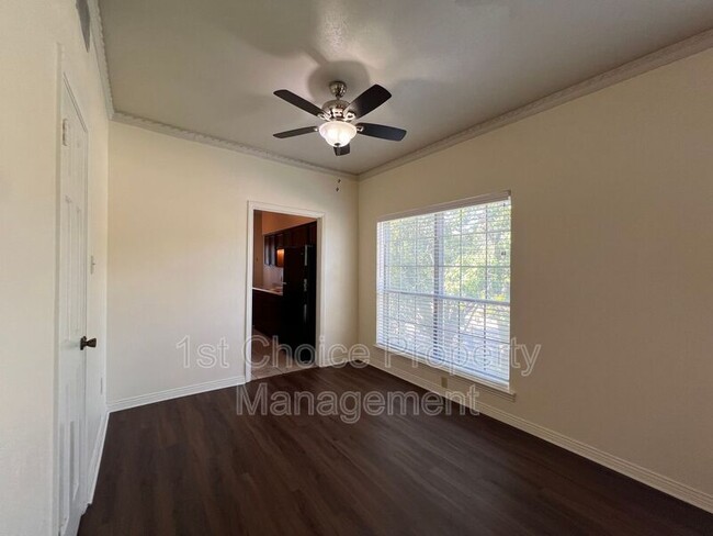 Building Photo - 4405 Bellaire Dr S