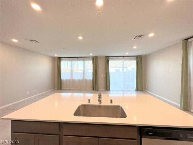 Building Photo - 5722 Prima St